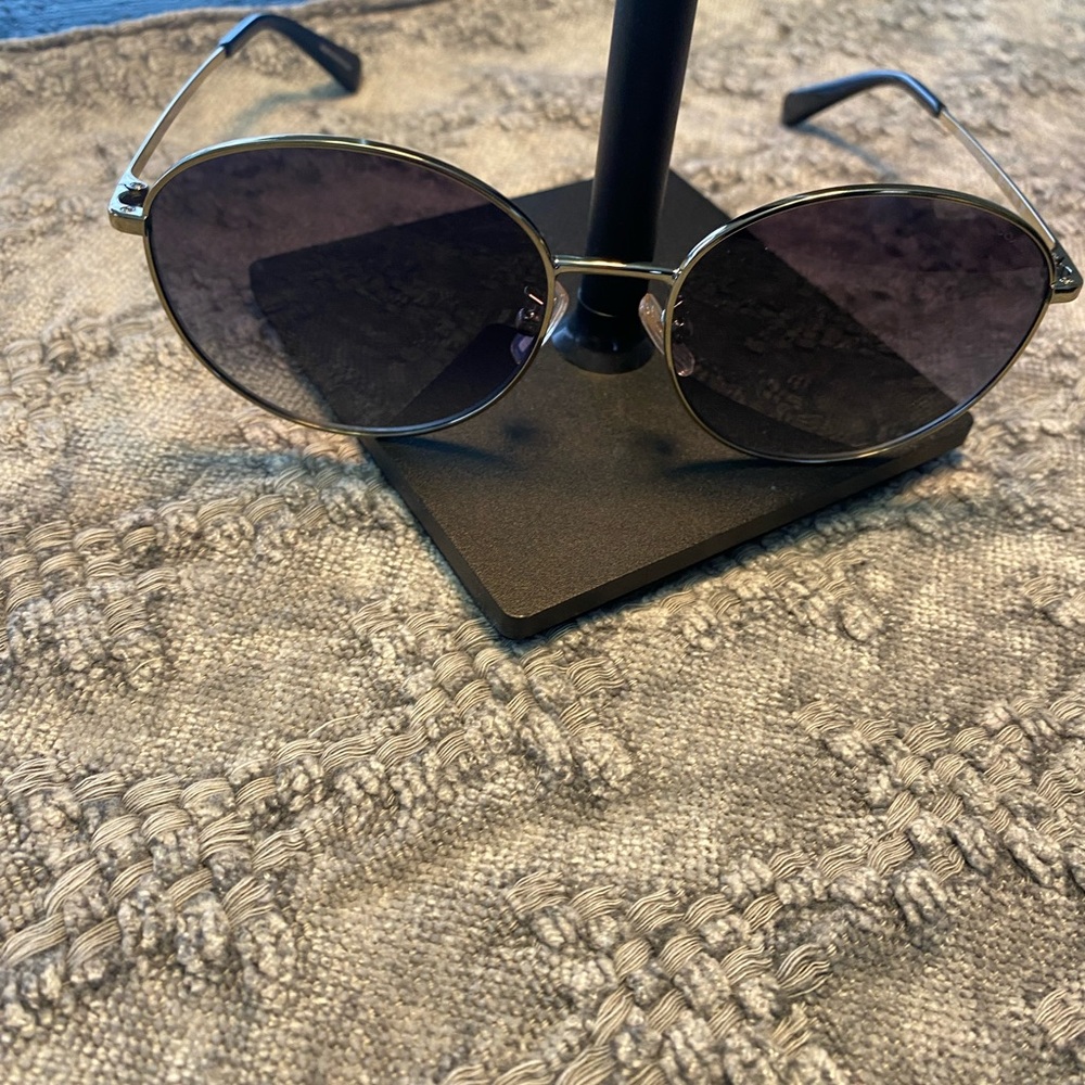 🌺 New Coach Black Sunglasses - Picture 5 of 9